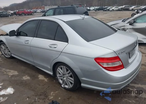 2009 Mercedes-Benz C 300 Luxury 4Matic/Sport 4Matic z USA, uszkodzony, nr VIN WDDGF81XX9F267668